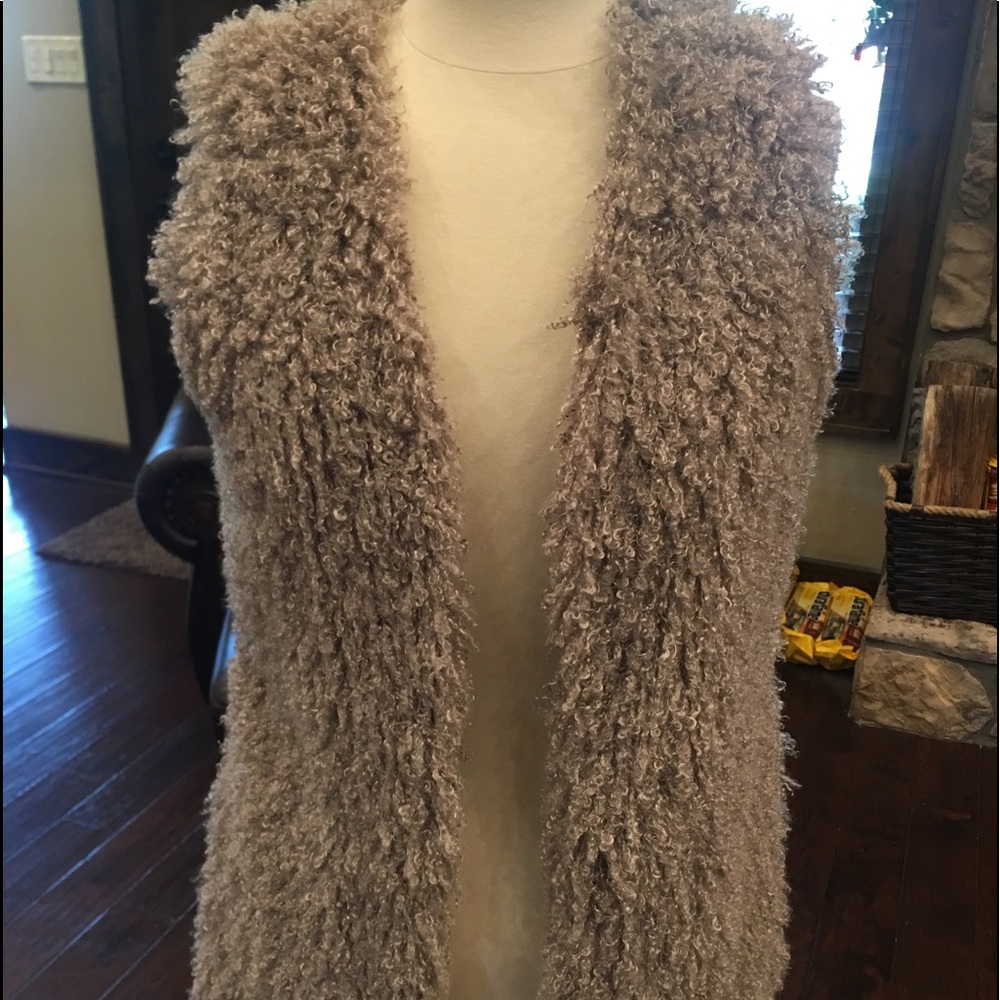 Umgee faux fur open vest come with belt